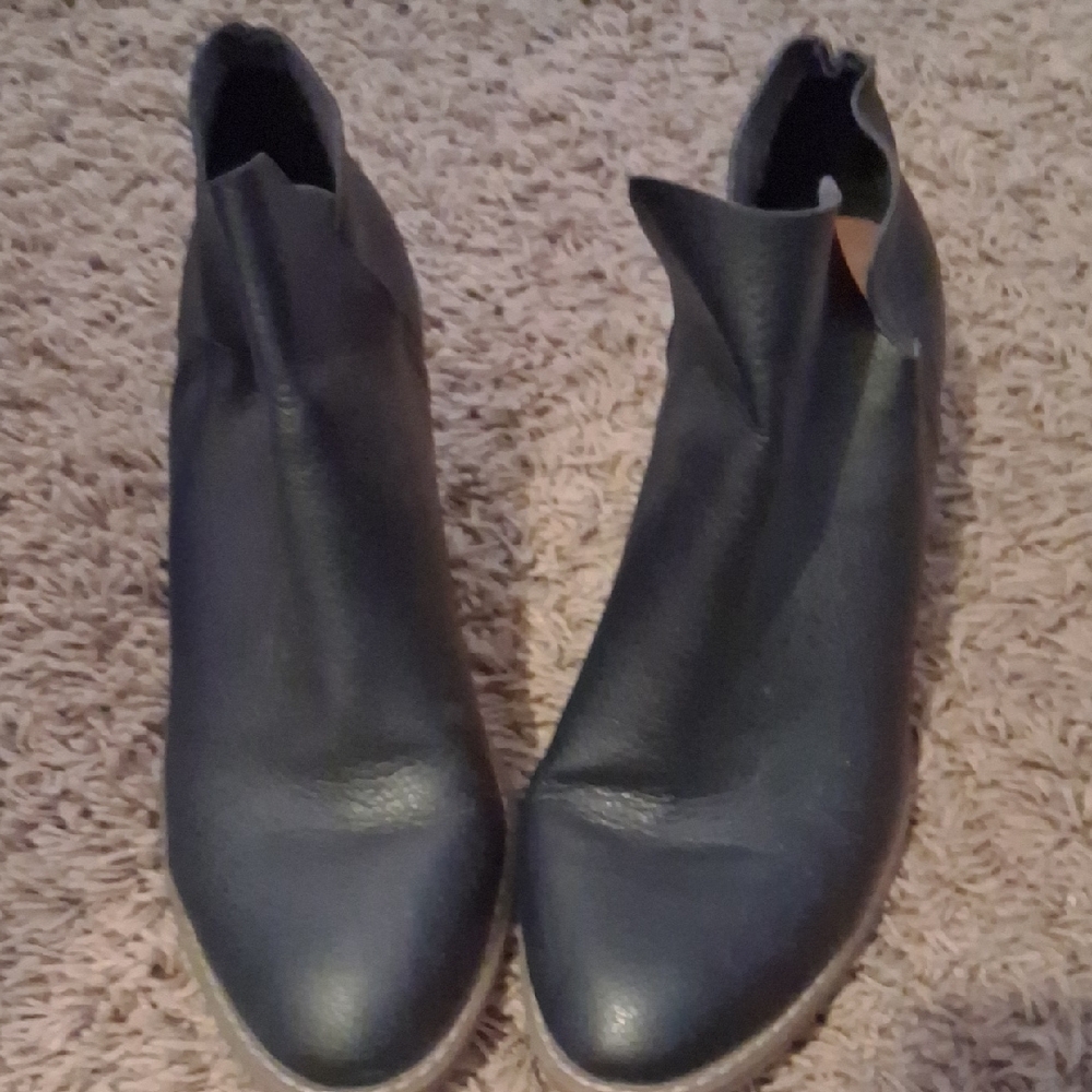 Universal Thread Black Ankle Booties